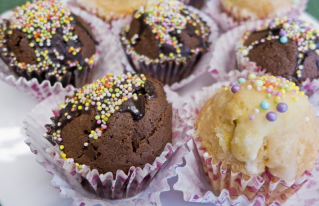 Канцерогены зашкаливают: Какие фабричные сладости доведут до рака — на них и не подумаешь