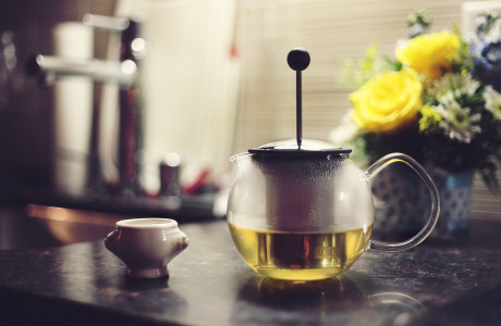 Главная ошибка при заваривании чая: она «убьет» вкус и целебные антиоксиданты