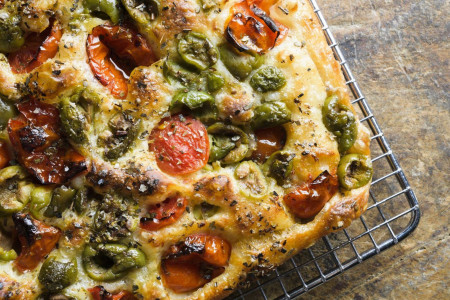 Дети пиццу больше не просят: беру тесто, овощи и готовлю фокаччу — сметают со стола моментально