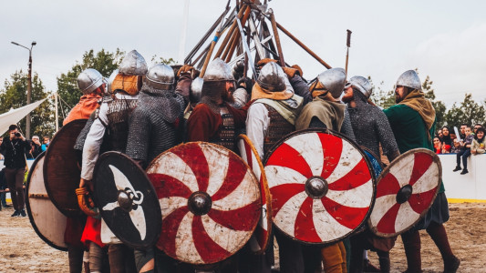 «Щедро снабжают оружием ВСУ»: экс-депутат в Мурманске нашел связь между фестивалем Imfndra viking fest и СВО