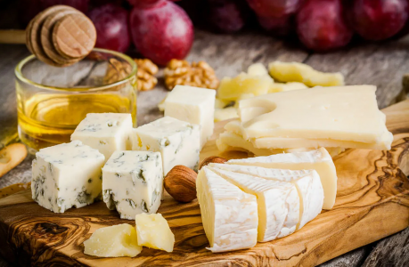 Нужно всего 25 г в день: врач Охлопков назвал лучшие сорта сыра — снижают давление и укрепляют кости