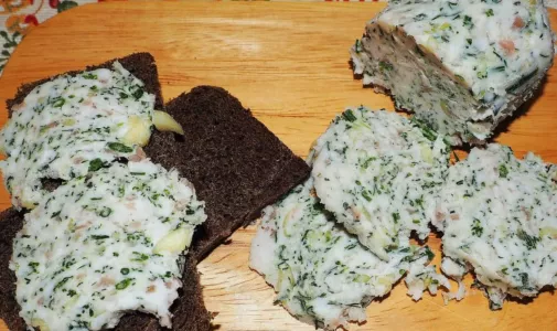 Готовим из обычного сала ароматную нежную закуску: гости окажутся в восторге и будут умолять поделиться рецептом