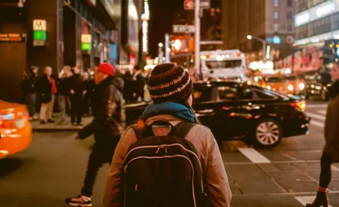 «Когда ждать порядка, а когда — хаоса»: американские математики открыли закон, управляющий поведением толпы