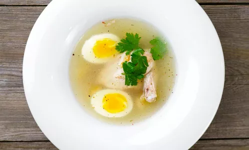 Вы уверены, что варите бульон правильно? Эти 5 ошибок лишат его вкуса, прозрачности и крепости