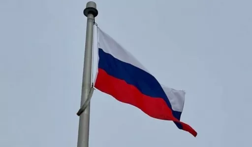 Как правильно вывешивать флаг России: эксперт Зернов рассказал, как избежать штрафа