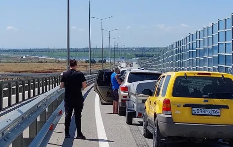 РСТ: туристам лучше поискать альтернативные маршруты въезда в Крым — все стоит намертво