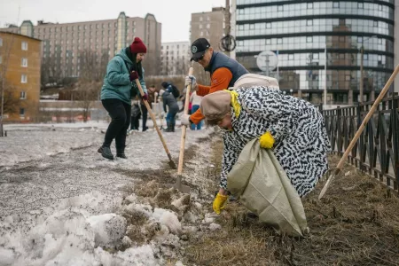 В Мурманске провели первый в этом году субботник