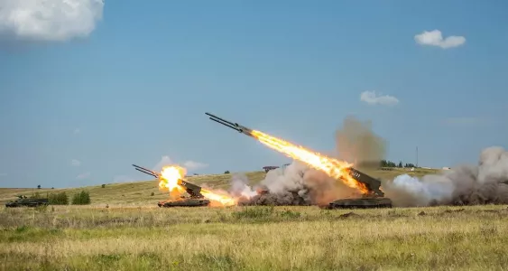 Под Новороссийском сбит истребитель ВМФ, массированная атака под Брянском, войска рвутся к Сумам и Покровску: военкоры рассказали, что творится в зоне СВО 4 апреля