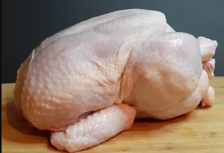 Пичкают ли магазинных кур гормонами? Вопрос закрыл экс-работник птицефабрики — цыплятам дают нечто опаснее