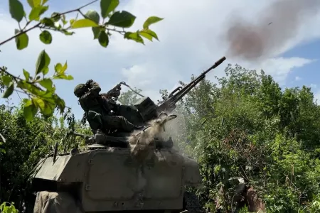 В Белгородщине ударили по храму, в Суземке полыхает завод: военкоры рассказали, что творится в зоне СВО 5 мая 2025 года