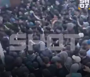 Унесли даже дверь: распродажа дешевых вещей в Дагестане привела к побоищу — владельцам магазина пришлось раздать товар бесплатно