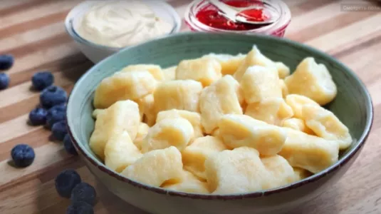 Не сырники и не запеканку: на завтрак готовлю из творога другую вкуснятину — минута, и стол накрыт