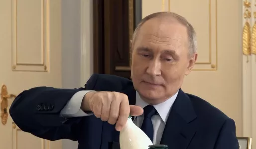 Поддержал отечественного производителя: кефир, который пьёт Путин, смели с полок магазинов за сутки