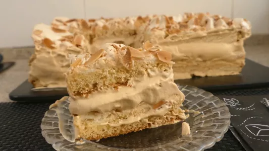 Вкуснее «Киевского»: Норвежский торт Verdens Beste Kake — тонкий бисквит, хрустящая меренга и сливочный крем