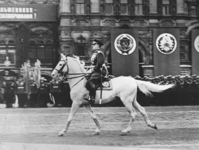 Что странного сделал Георгий Жуков перед приемом Парада Победы в 1945 году
