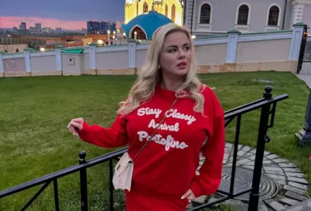 «Сбросила 7 кг»: Анна Семенович считает себя Дюймовочкой после похудения — избавиться от веса помогла не только диета