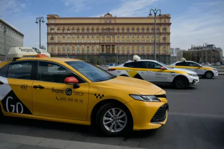 Петербургские таксисты обратились за помощью к Путину: закон о локализации такси может угробить всю сферу