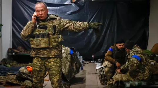 Украинские бойцы потеряли село в ДНР, пока главком ВСУ Сырский вёз им награды за его захват