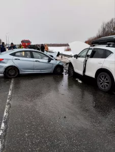 На трассе «Кола» в результате аварии пострадали три человека