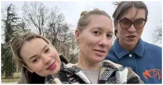 Критиковавшая Россию сценарист Анна Козлова не прилетела в Москву на похороны 19-летнего сына