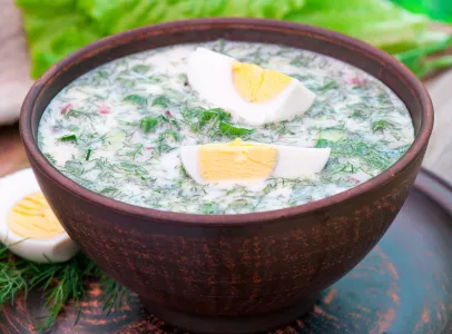 Добавляю в окрошку рыбный продукт — и с колбасой больше не готовлю: такого летнего супа всегда будет мало