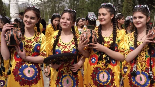 Почему таджички в России одеваются скромнее, чем в Таджикистане — турист узнал из первых уст