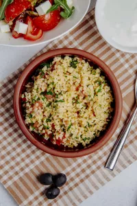 Ужин за 20 минут в одной сковороде: как из риса, кабачка и фарша сделать вкусноту, которую съедят без остатка