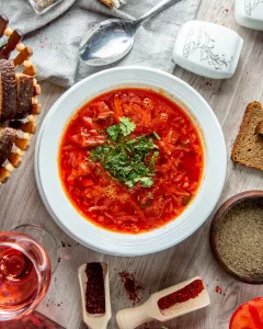 Борщ как у бабушки — яркий, насыщенный и ароматный: секретный рецепт, чтобы цвет и вкус не подвели