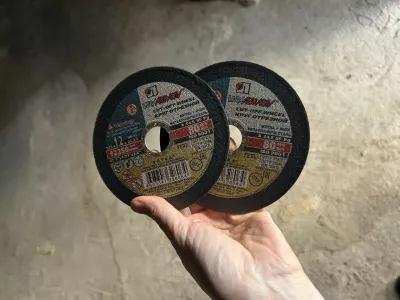 Старые диски от болгарки не выбрасываю: делаю простое приспособление — не нарадуюсь пользе