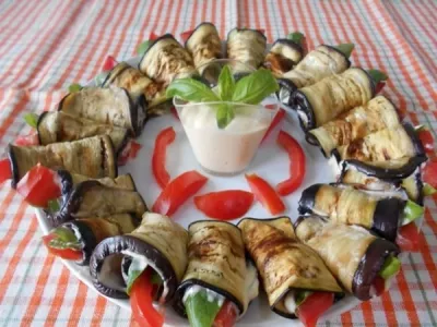 «Тещин язык» из баклажанов: пальчики оближешь — готовим быстрое и вкусное украшение для праздничного стола