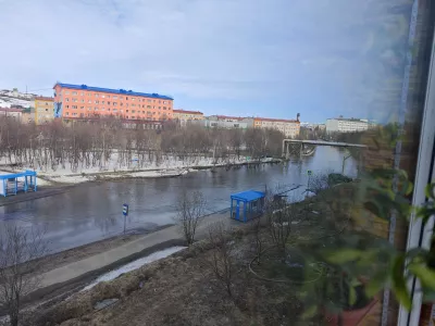 В Гаджиево Мурманской области автомобилисты столкнулись с «озёрами» на дорогах