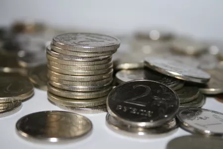 Более 53 тысяч человек в Мурманской области каждый месяц получают социальные выплаты