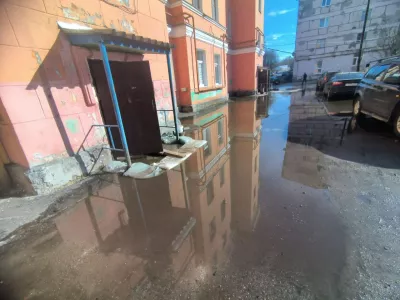 Мурманская область тонет в гигантских лужах и помойках после снежной зимы