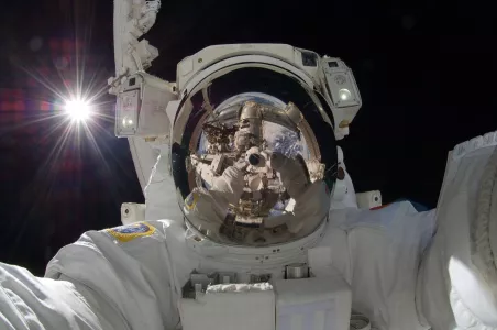Специалисты NASA на пальцах объяснили, почему в космосе рождение новых людей невозможно: размножаться не получится