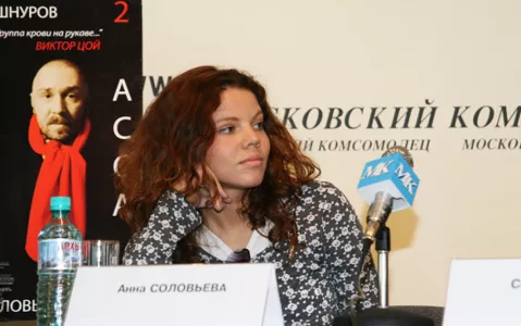 Проживающая в США дочь Соловьёва и Друбич Анна выразила своё отношение к России: «Папа, хорошо, что ты не видишь этого мрака»