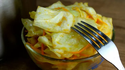 Капуста по-корейски — исчезает со стола мгновенно: хрустящая, острая, пальчики оближете