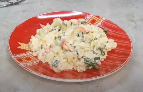 Крабовый салат по-новому: вкуснее оригинала и выгоднее — гениальный бюджетный вариант