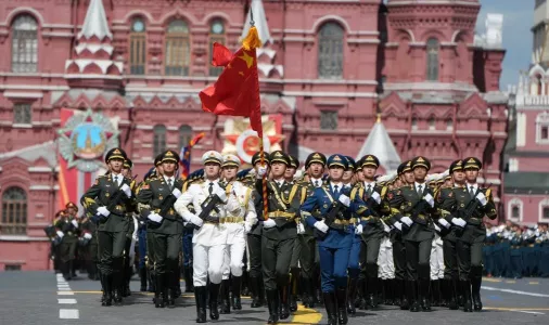 Украину возмутили китайские бойцы на Красной площади в Москве — Поднебесная за словом в карман не полезла: ответила так, что Киев вздрогнул