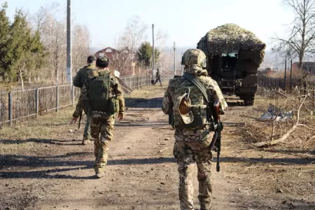 Для ВСУ закрывается «карман», в ответ полетело на рынок в Токмаке — цена жизни все ниже и ниже: военкоры рассказали, что творится в зоне СВО 14 мая 2025 года