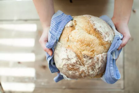 Смешала творог с мукой — и в духовку: Через 20 минут на столе вкусная выпечка — «вирусное» блюдо из Сети
