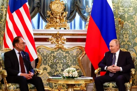 Владимир Путин похвалил премьера Малайзии за находчивость: он нашел самый неожиданный ответ на загадку про три трона