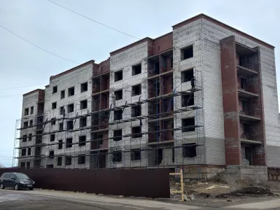 Недостроенное общежитие начали восстанавливать в Заполярном