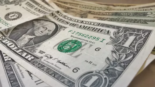 Российский турист назвал страны, в которые лучше не соваться со старыми и потрёпанными долларами — там их не примут даже таксисты и бармены