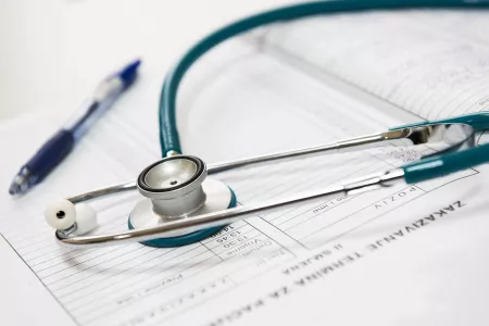 Прокуратура Мурманской области проверит больницу после жалобы на выписку пенсионерки с дыркой в спине