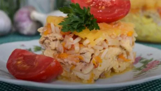 Рисовая запеканка с курицей — сочная, запечённая, домашняя