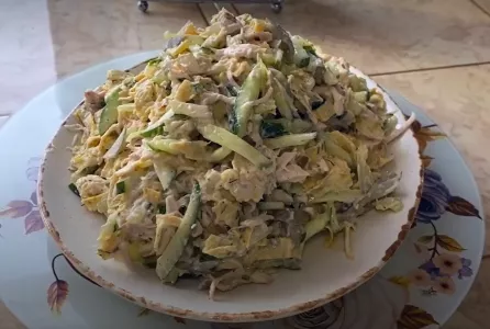 Салат-загадка: секретный ингредиент создает вкус за гранью ожиданий — «Ариша» исчезает со стола за 5 минут