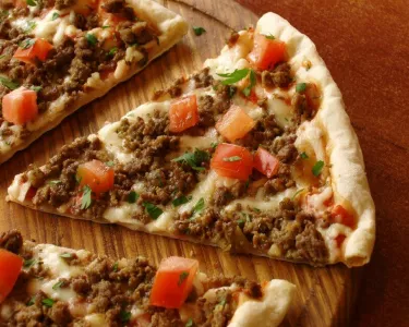 Пицца с фаршем по-домашнему: за 25 минут на столе, вкус как в любимой пиццерии