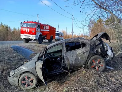 Иномарка слетела с дороги в Апатитах Мурманской области