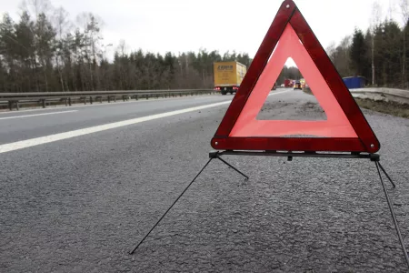 В Мурманской области пьяный водитель без прав сбил человека и скрылся, бросив мужчину с тяжелыми ранениями на дороге