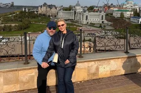 «Все еще в процессе»: 45-летняя Анна Семенович рассказала, почему ее женатый жених до сих пор не развелся с супругой